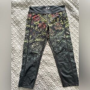 Constantly varied gear capris size medium